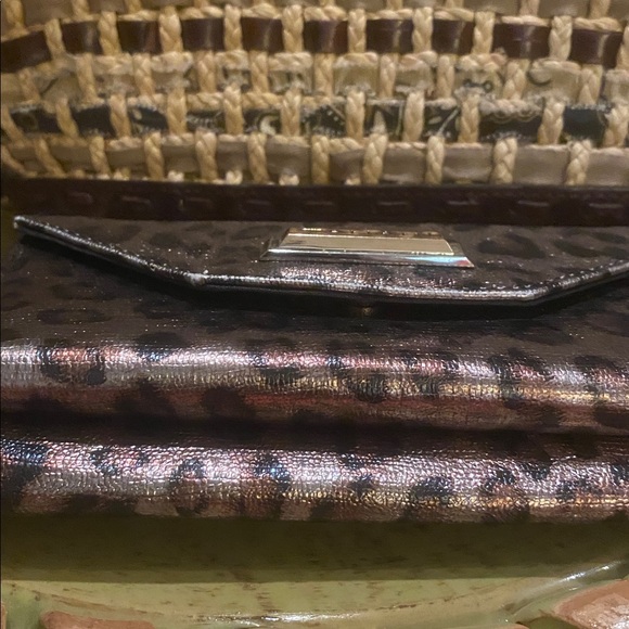 TAHARI Cheetah Print Zip Around Wallet with Credit Card Holder - Black/Gold - Picture 5 of 10